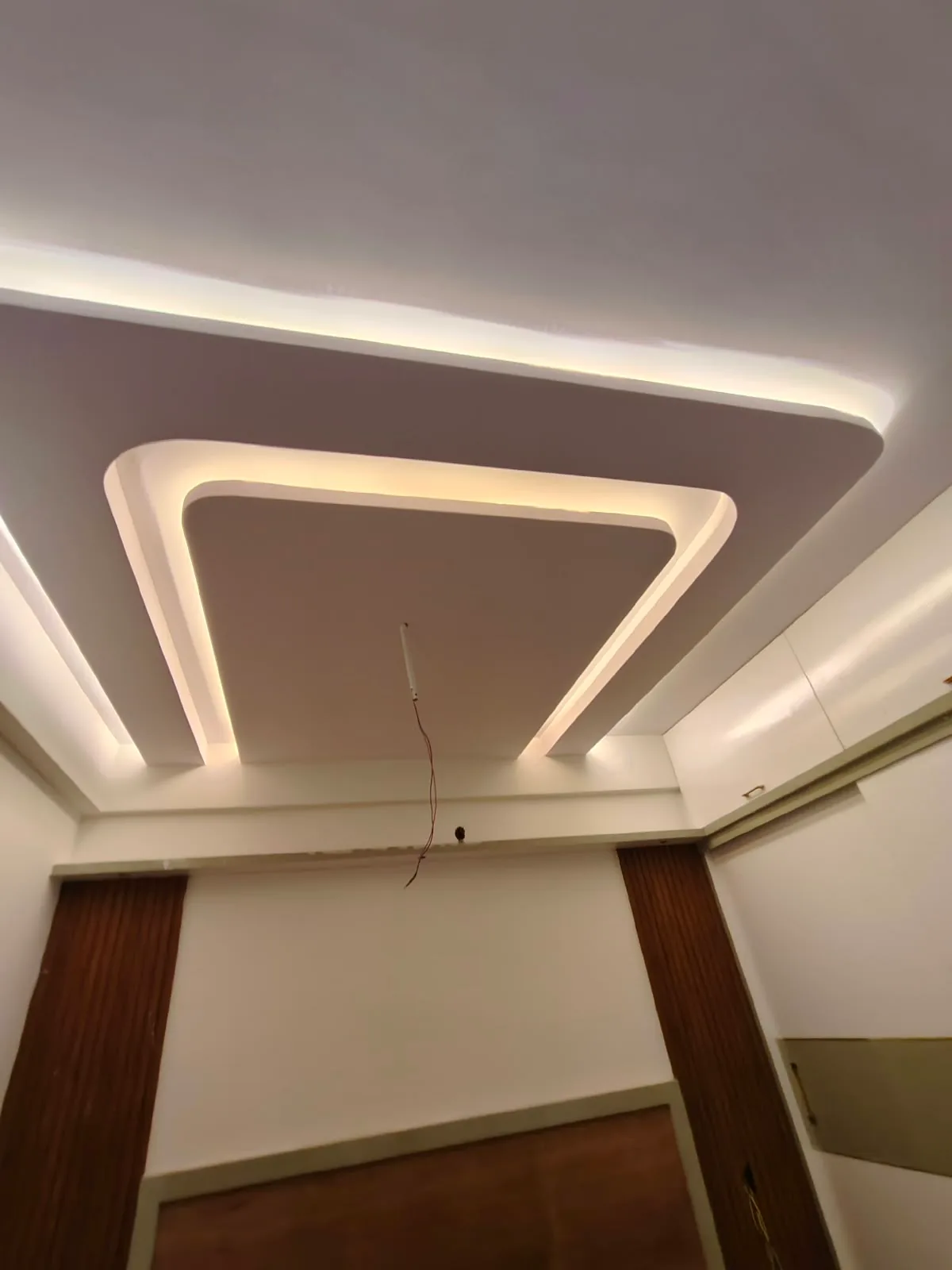 On-site work: Curved perimeter false ceiling with warm indirect cove lighting