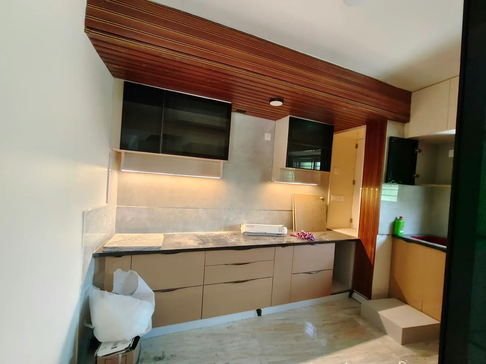 On-site work: Modular kitchen base drawers and upper glass cabinets with task lighting