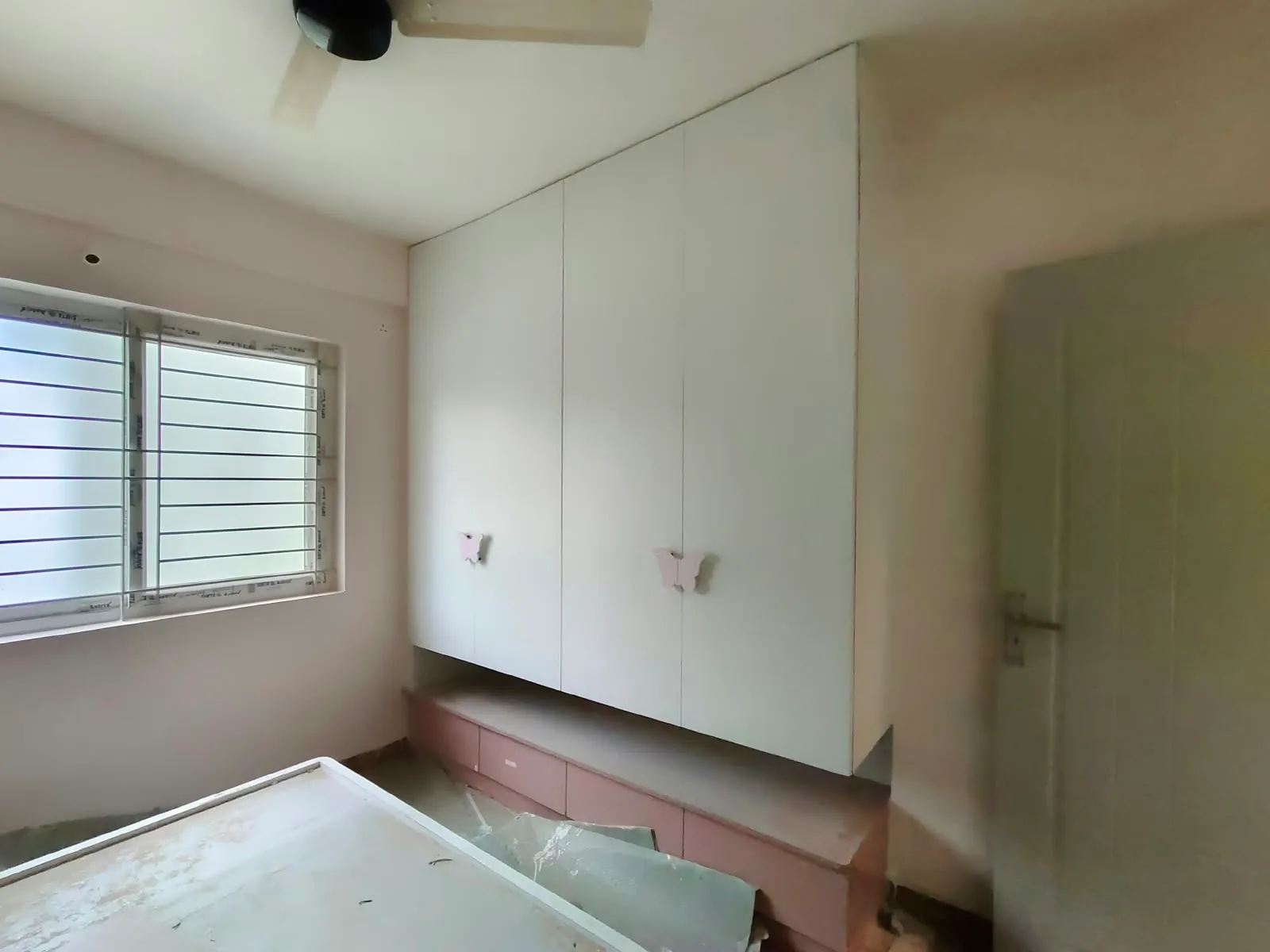 On-site work: Bedroom floating storage wardrobe with under-bench drawers